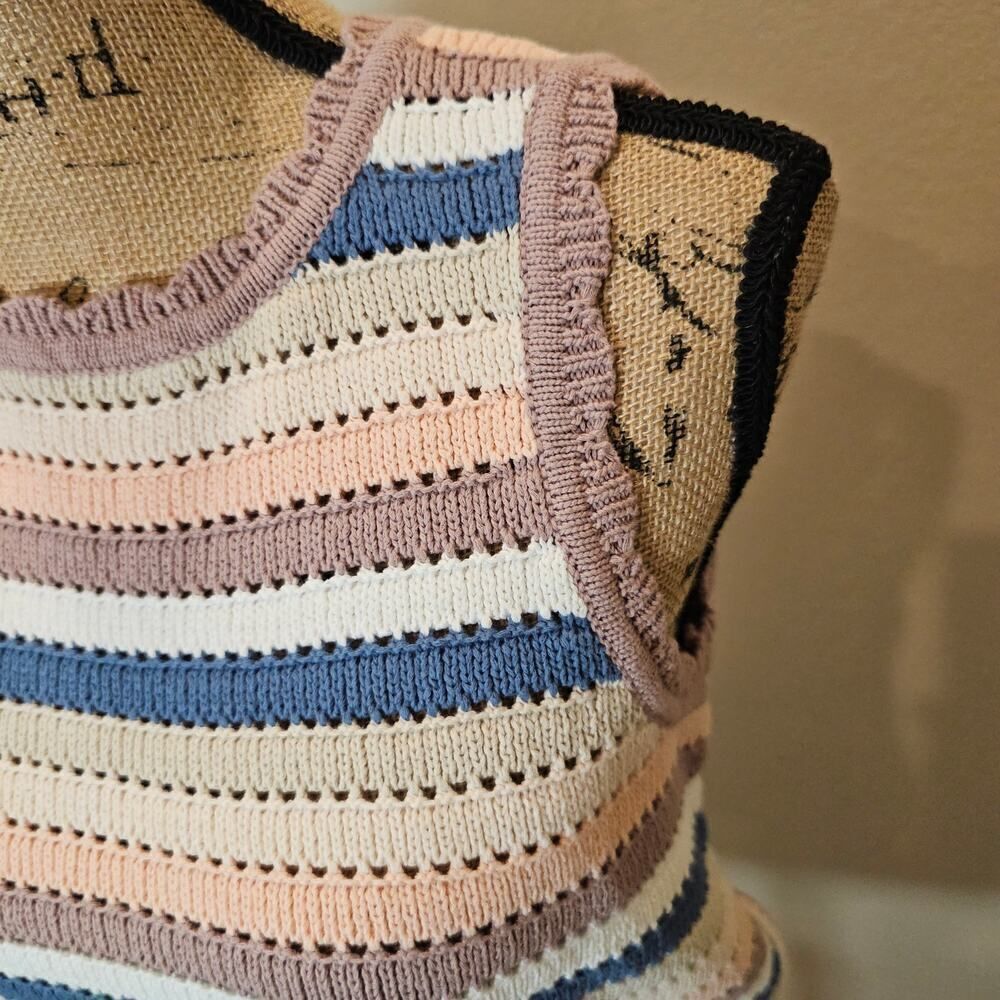 Design History Pointelle Sweater Knit Sleeveless Top Size Medium - Picture 4 of 6